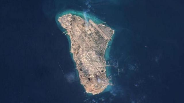 تحذيرات أمريكية بشأن جزيرة خرج الإيرانية: هل تلوح في الأفق عملية عسكرية محتملة؟